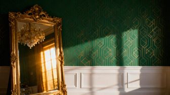 Ściany w stylu glamour — jak stworzyć luksusowe wnętrze?