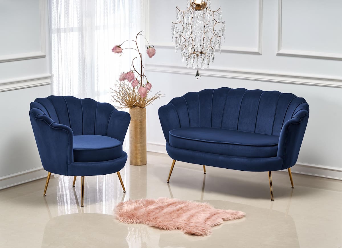 Granatowy fotel wypoczynkowy w stylu glamour